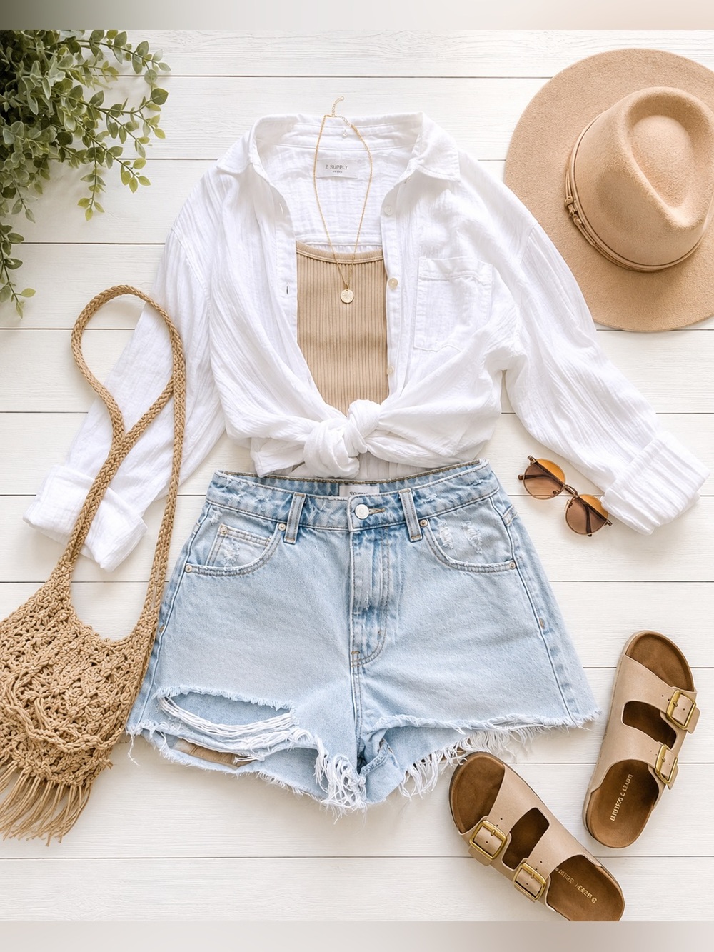 REVOLVE Rolla’s x Urban Outfitters Cut Off Jean Shorts Size 25